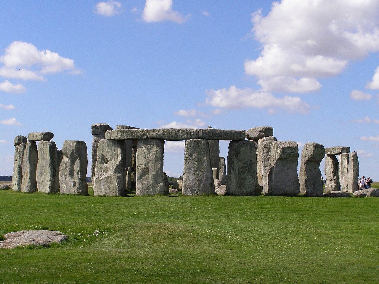 ストーンヘンジ(紀元前3000〜2000年頃、英国)